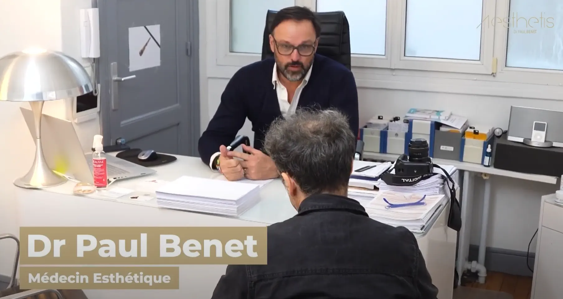 Consultation médicale greffe de cheveux Paris - examen du cuir chevelu par un médecin spécialiste